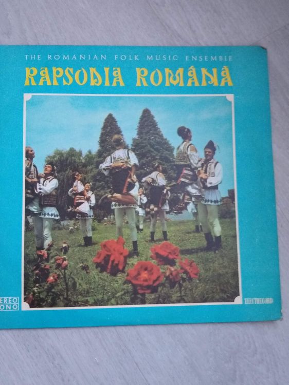 The Romanian Folk Music Ensemble (E - Imagen por defecto