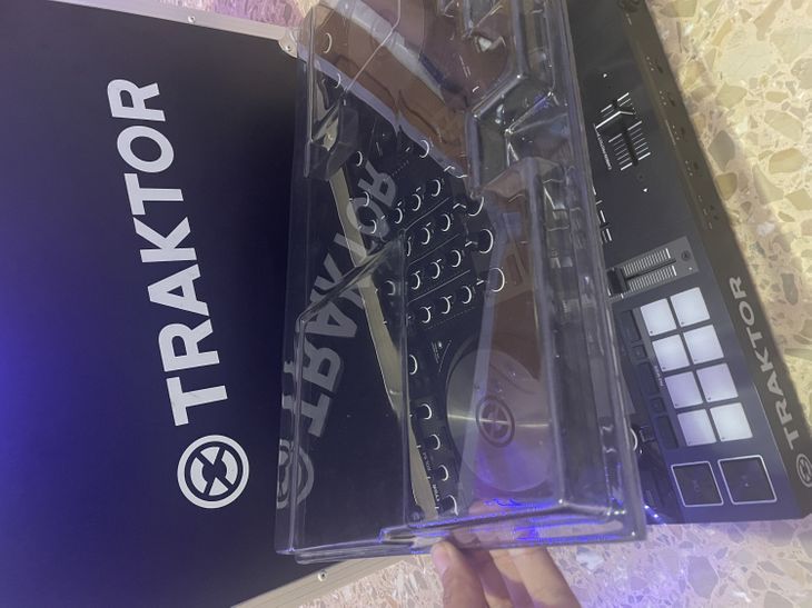 Traktor S4MKIII/Flightcase/Decksaver/F1 - Bild4