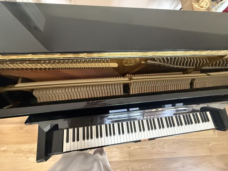 Piano vertical modelo U1A - Bild5