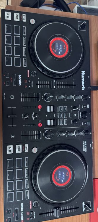 Numark Mixtrack Platinum FX - Imagen2