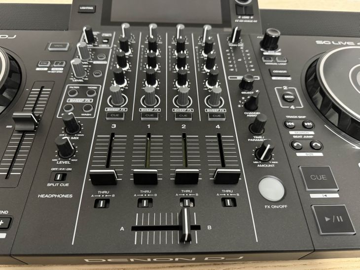 Denon DJ SC Live 4 con maleta de transporte - Imagen3