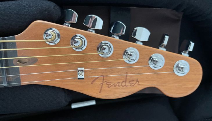 Fender American Acoustasonic Telecaster - Image6