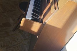 Pianoforte verticale acustico - Immagine
