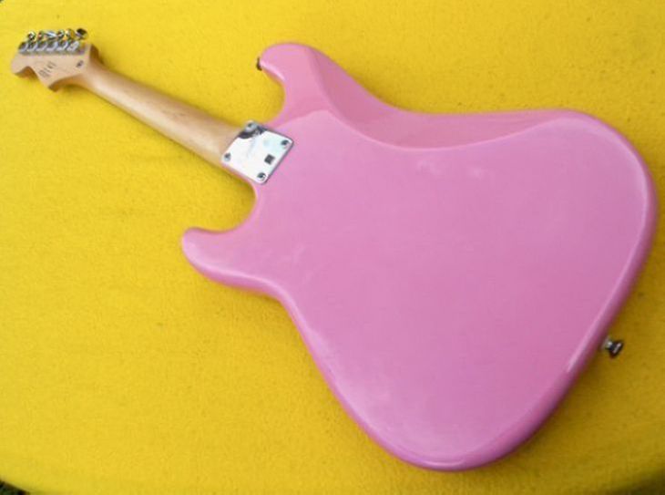 Squier Fender Mini Hello Kitty stratocaster guitar - Imagen3