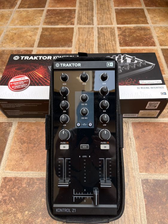 TRAKTOR kontrol Z1 X1 セット　パーフェクトガイドおまけ付け TRAKTOR kontrol Z1 X1 セット パーフェクトガイドおまけ付け