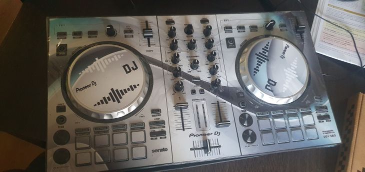Lo vendo por que quiero un controlador de gama alt - Imagen por defecto