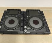 2x Pioneer CDJ-2000 Nexus
 - Bild