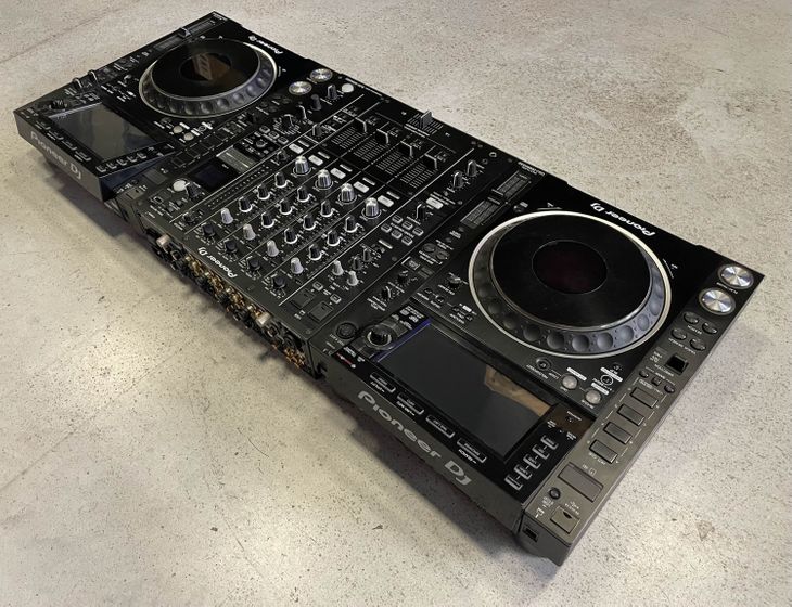 2x CDJ2000NXS2 + 1x DJM900NXS2 - Imagen4