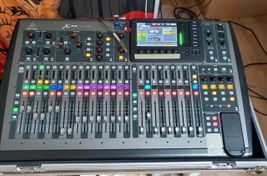 Behringer X32 with X-Live card and flight case - Image