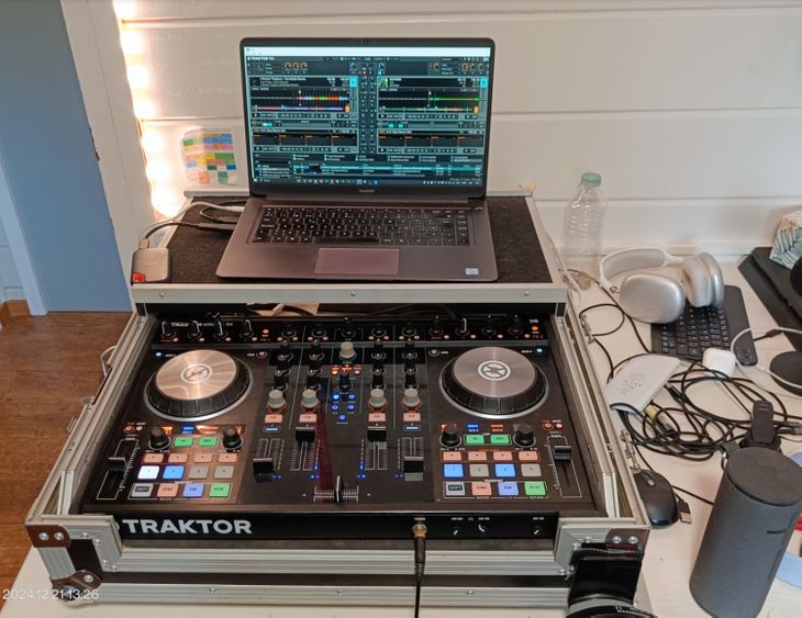 Controladora Dj Traktor S4 MK2 - Imagen2