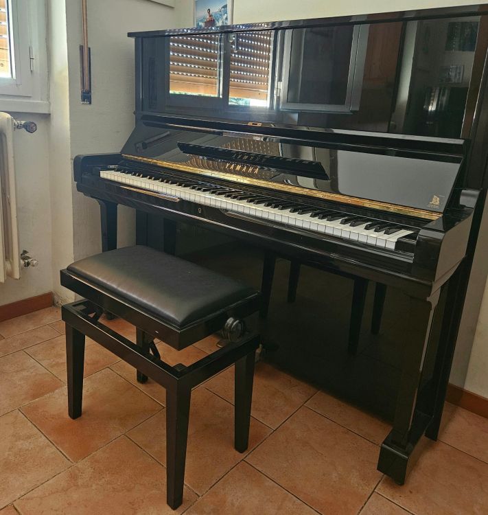 Yamaha U3 mai usato comprensivo di sgabello - Imagen por defecto