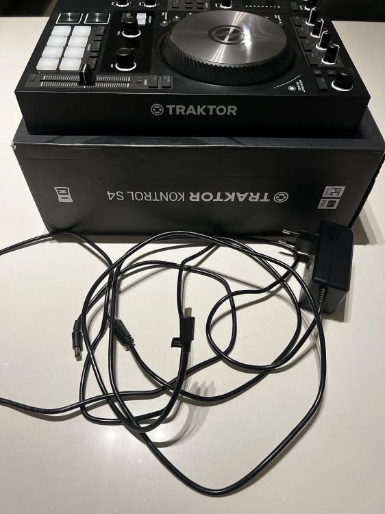 Native Instruments Traktor Kontrol S4 MK3 - Image4