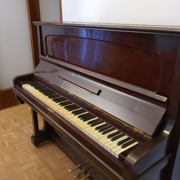 Se vende piano de 114 años. Buen estado - Imagen por defecto