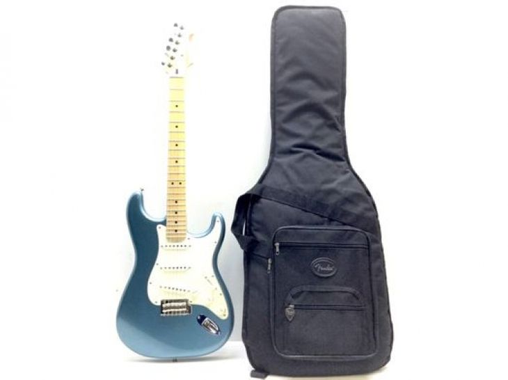 Fender Stratocaster Contour Body Player Series - Immagine dell'annuncio principale