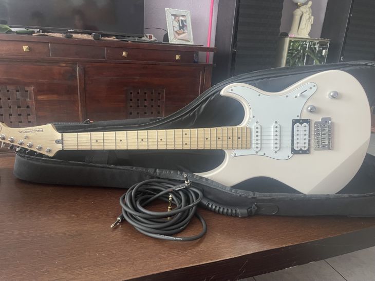 Se vende guitarra Pacifica y muchos extras - Imagen por defecto