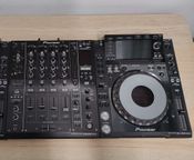 Set 2xCDJ2000NXS + DJM900NXS con Flightcase - Imagen