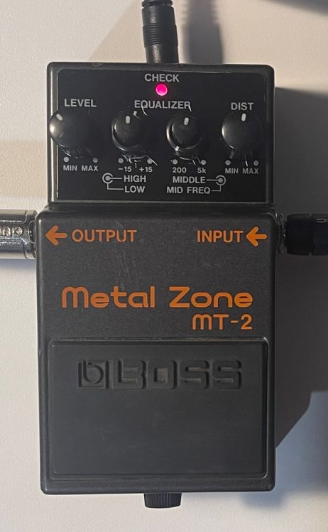 BOSS MT-2 Metal Zone Effetto distorsione chitarra - Imagen por defecto