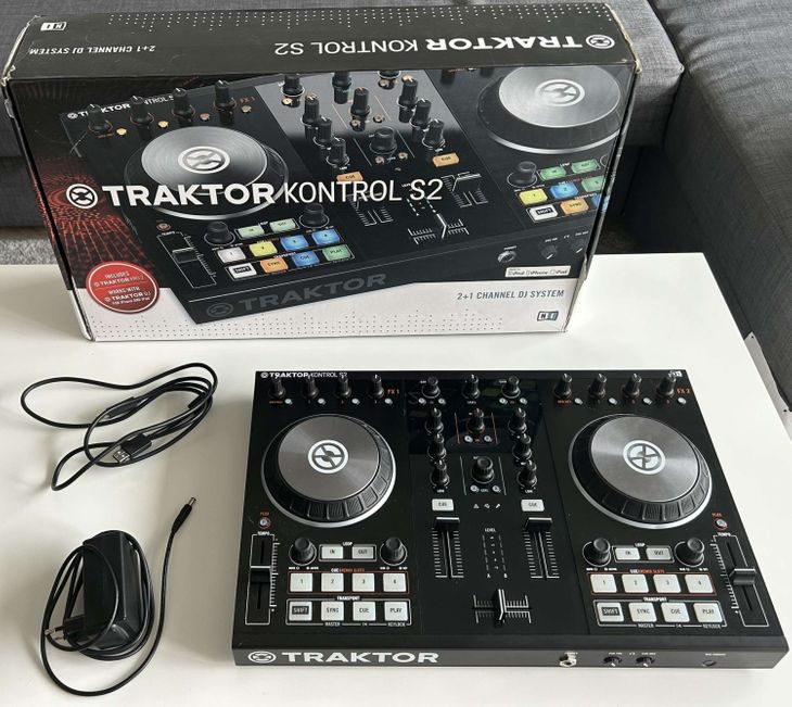 Traktor control s2 mk2 + licence - Imagen2