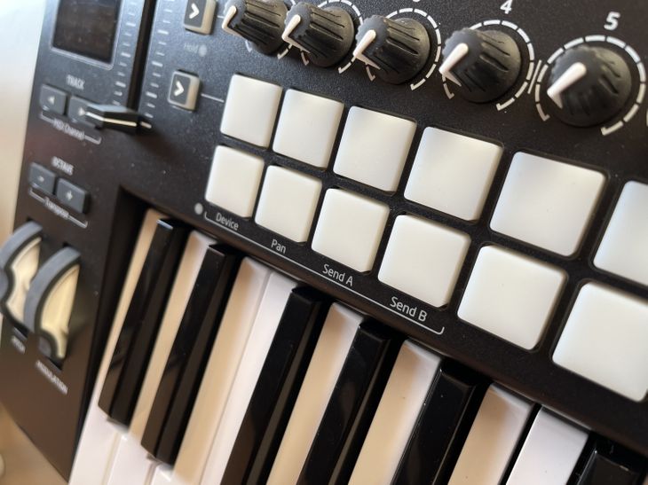 Novation LaunchKey 25 mkII - Imagen5