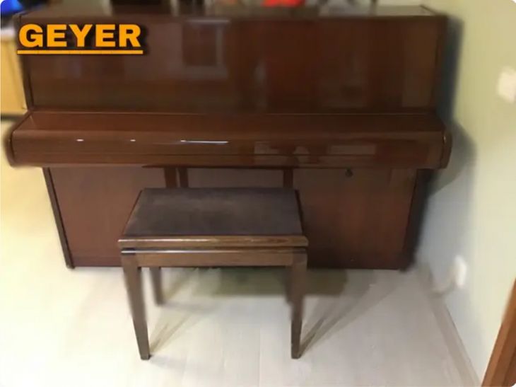 Piano de pared GEYER - Imagen por defecto