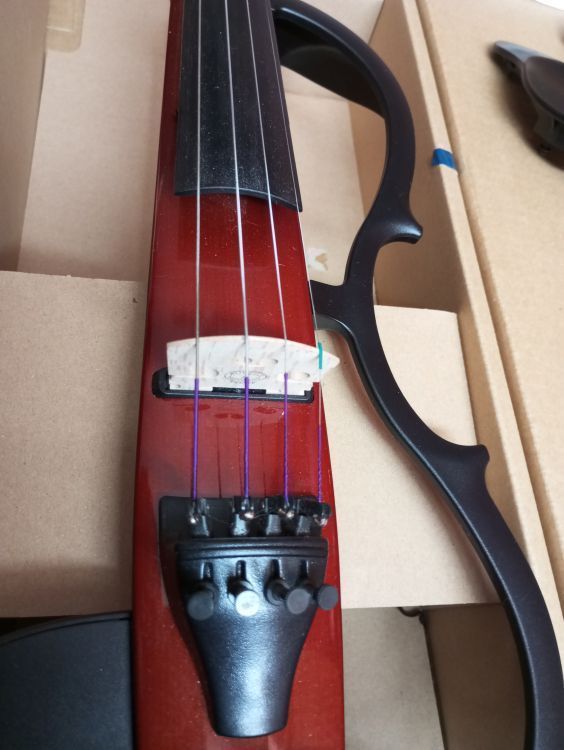 Vendo violín eléctrico Yamaha silent sv130 - Immagine3