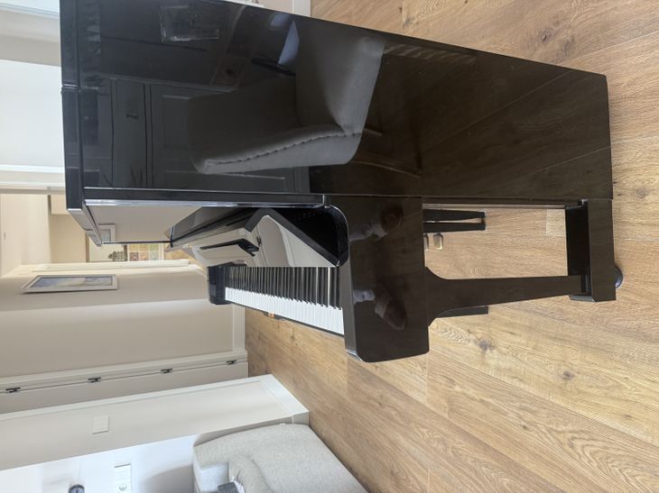 Piano vertical modelo U1A - Bild3