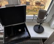 Neumann TLM103 mit Spinne & Karton - Imagen