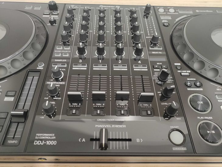 Pioneer DJ DDJ-1000 con decksaver - Immagine3