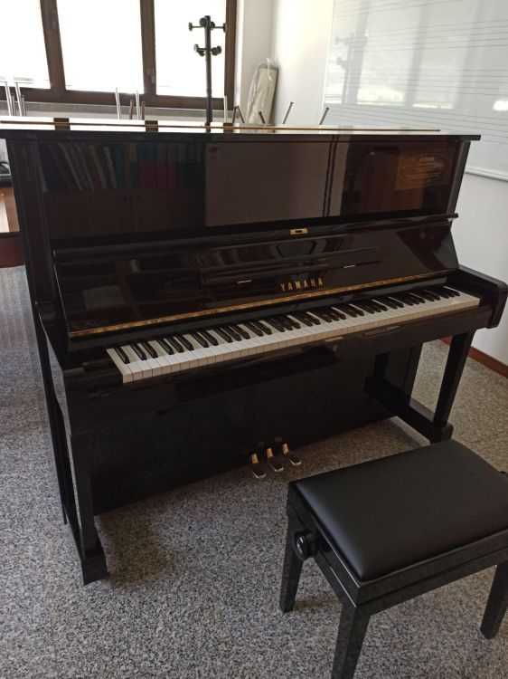 Pianoforte Yamaha U1 - Imagen por defecto