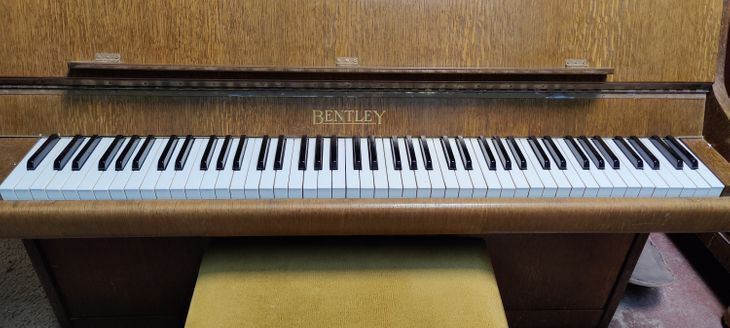 Piano de estudio BENTLEY Recién afinado - Imagen por defecto