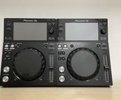 2x Pioneer XDJ-700
 - Image