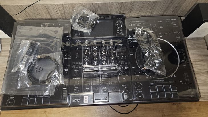 Pioneer XDJ-XZ NUEVA - Incluye Decksaver - Imagen2