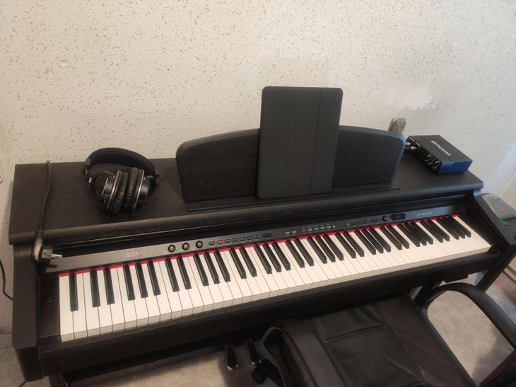 Venta piano digital vertical - Imagen por defecto