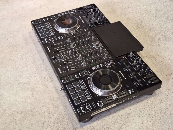 Denon DJ Prime 4 with Decksaver - Imagen3
