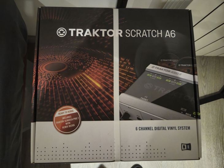 Vendo Traktor Scratch A6 Controlador - Imagen por defecto