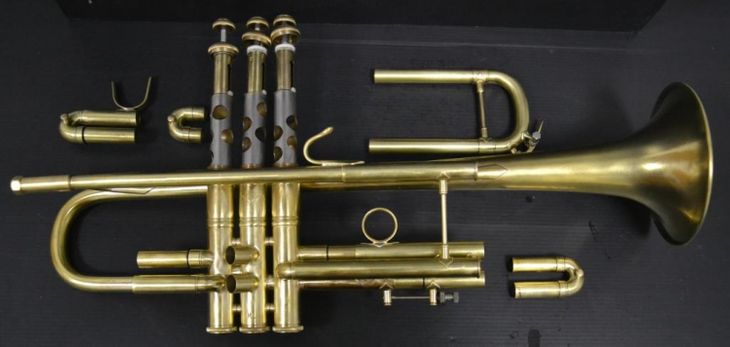Trompeta Bach Stradivarius pabellón 43* RawBrass - Imagen4