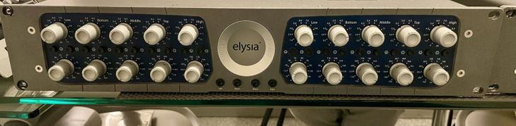 Elysia musEQ 2-Channel 5-Band Parametric Equalizer - Imagen por defecto