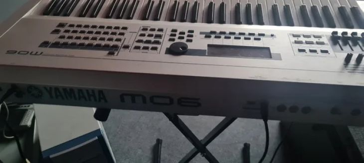Yamaha MO6 teclado sin uso - Imagen por defecto