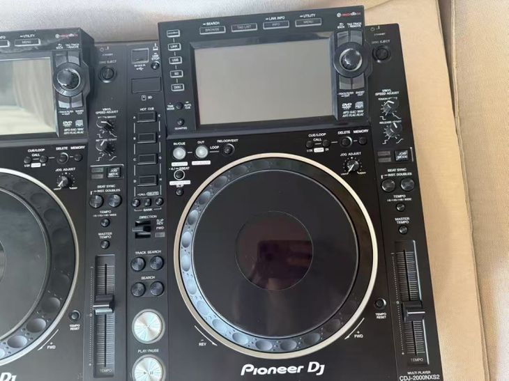 a pair of pioneer cdj 2000 nxs2 - Image3