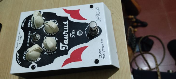 El pedal de efectos Opto Compresor Taurus Tux MK-2 - Immagine4