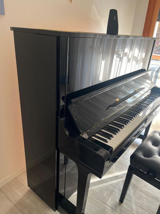 VENDO PIANOFORTE VERTICALE YAMAHA NERO LUCIDO U3 - Image2