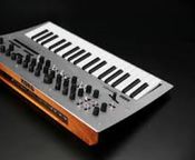 Synthétiseur Korg Minilogue
 - Image