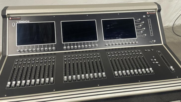DiGiCo S31+ Version 3.0 in Case - Imagen por defecto