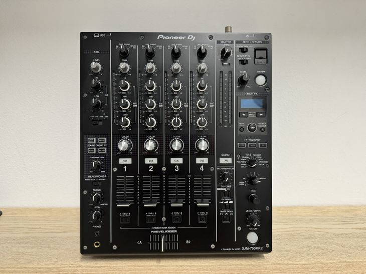 MESA PIONEER DJ DJM-750MK2