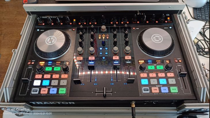 Controladora Dj Traktor S4 MK2 - Imagen por defecto