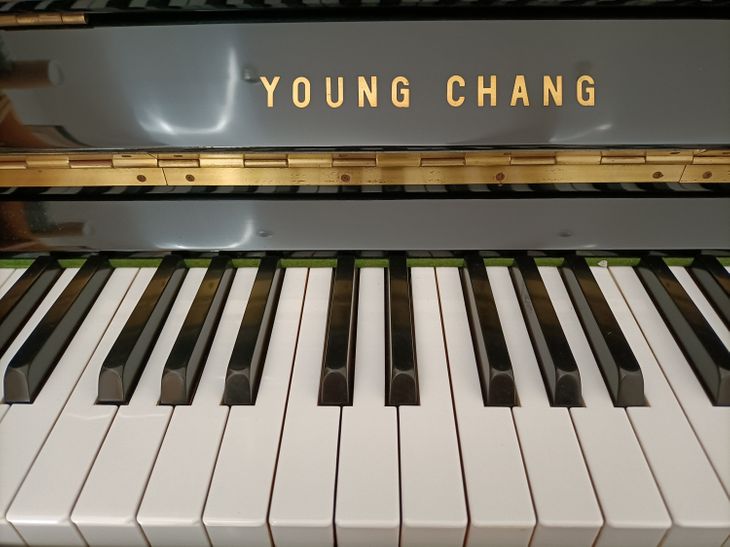 Piano Young Chang U-131 negro - Image4