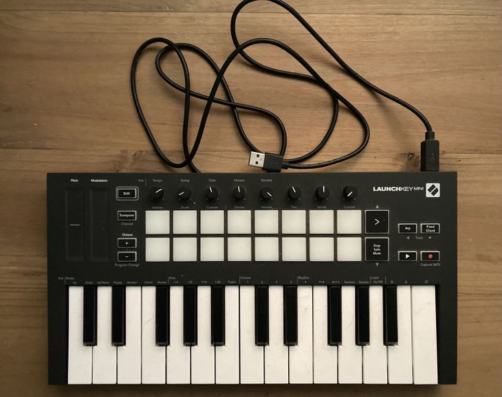 Novation Launchkey Mini MK3 - Imagen2