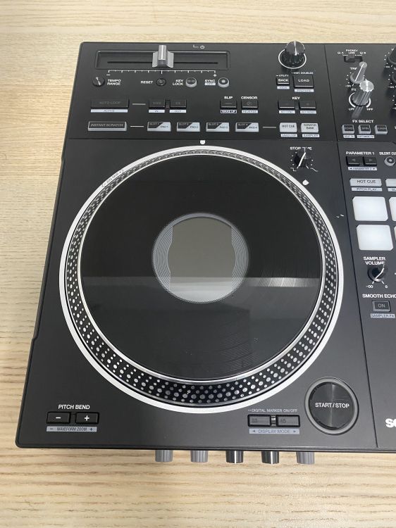 Pioneer DJ DDJ-REV7 con flightcase - Immagine2