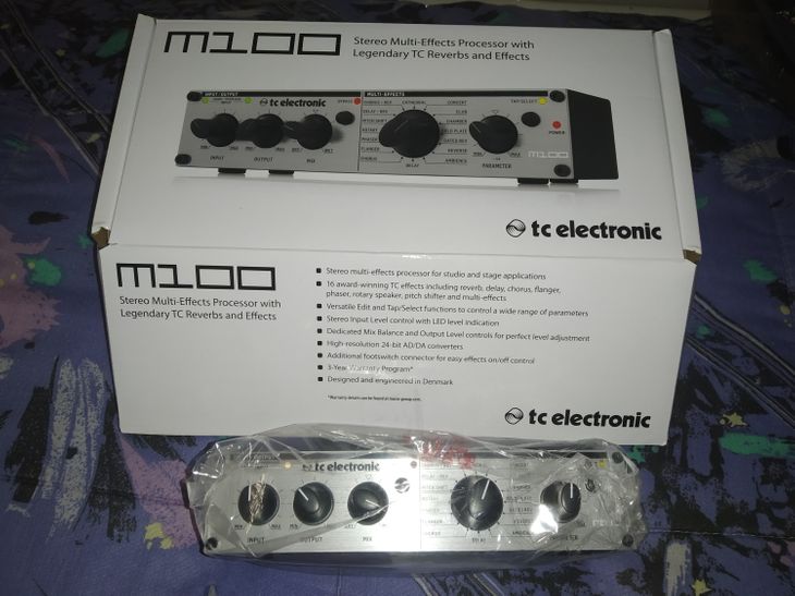 TC electronic M100 Stereo multi-effects processor - Imagen por defecto