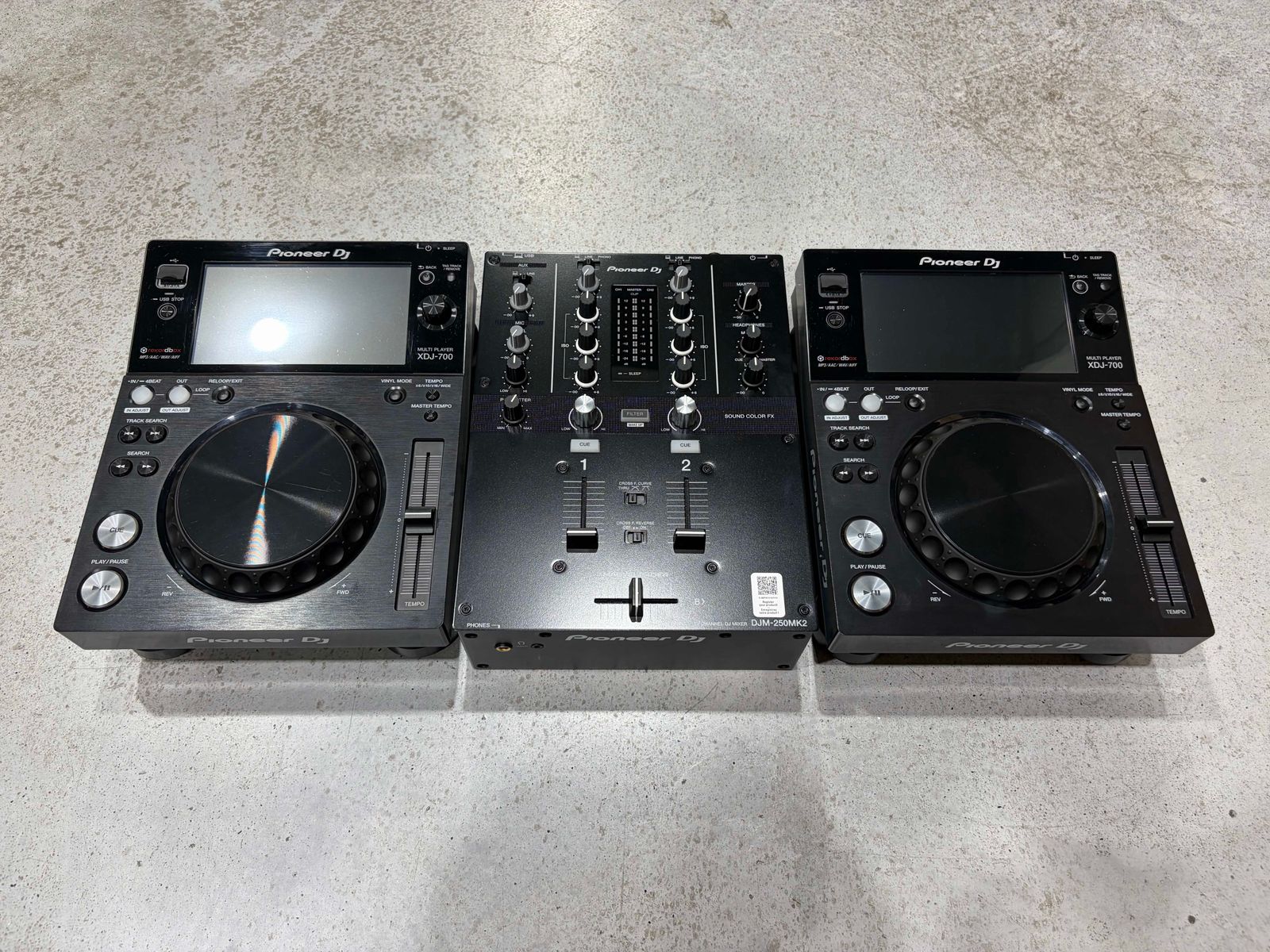 pioneer xdj 700 + djm 250mk2